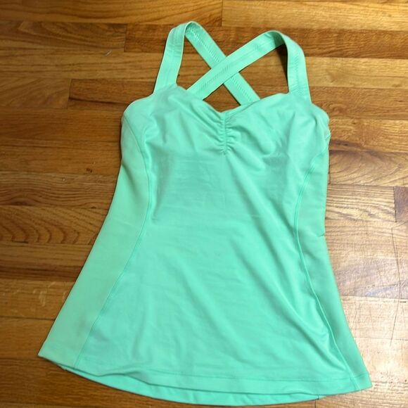 Lululemon sz 6, Core Kicker Tank, Mint Green - like new - Picture 4 of 10